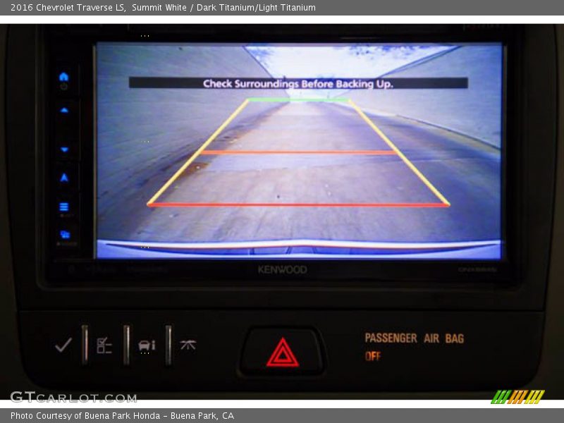 Summit White / Dark Titanium/Light Titanium 2016 Chevrolet Traverse LS