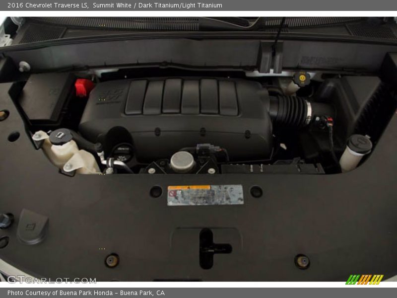 Summit White / Dark Titanium/Light Titanium 2016 Chevrolet Traverse LS