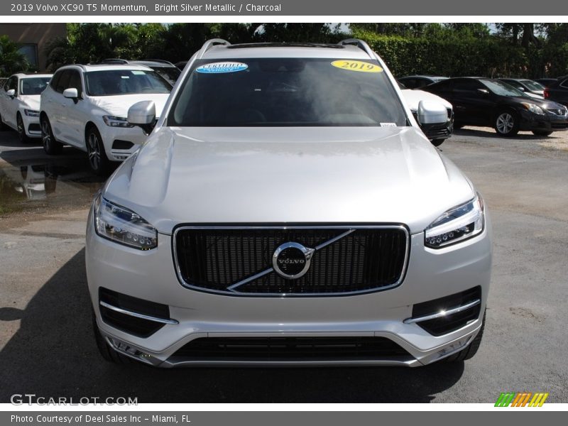 Bright Silver Metallic / Charcoal 2019 Volvo XC90 T5 Momentum