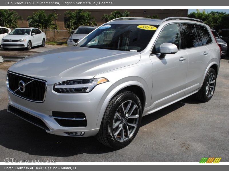 Bright Silver Metallic / Charcoal 2019 Volvo XC90 T5 Momentum