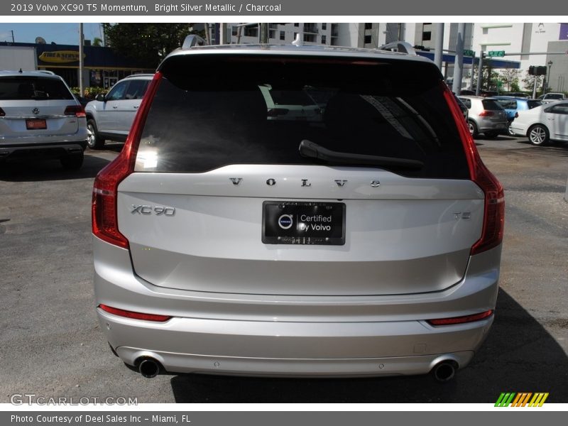 Bright Silver Metallic / Charcoal 2019 Volvo XC90 T5 Momentum