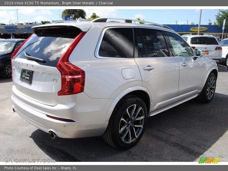 Bright Silver Metallic / Charcoal 2019 Volvo XC90 T5 Momentum