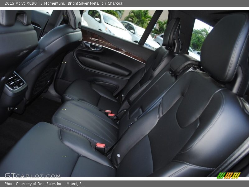 Bright Silver Metallic / Charcoal 2019 Volvo XC90 T5 Momentum