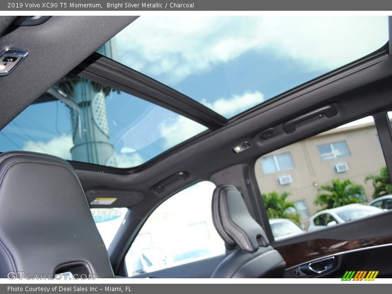 Sunroof of 2019 XC90 T5 Momentum