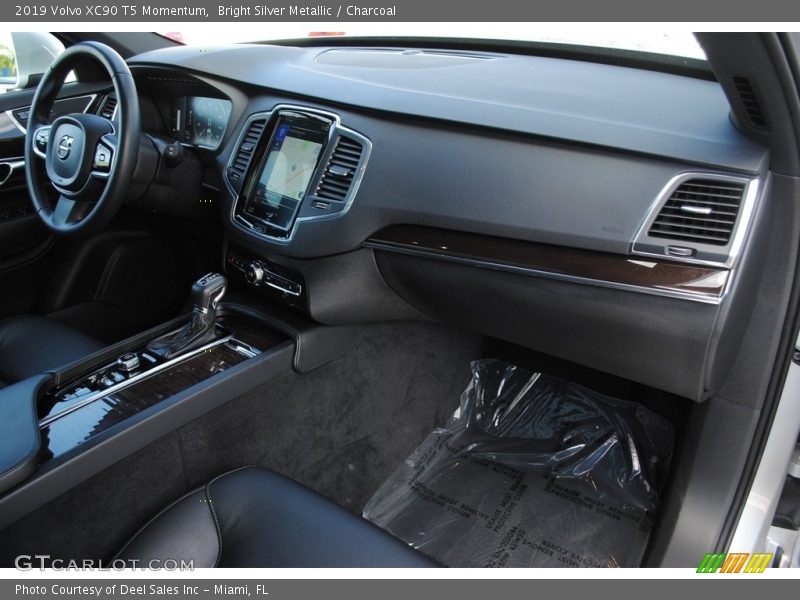 Bright Silver Metallic / Charcoal 2019 Volvo XC90 T5 Momentum