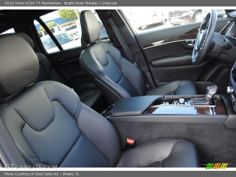 Bright Silver Metallic / Charcoal 2019 Volvo XC90 T5 Momentum
