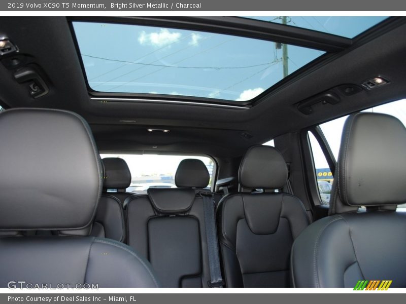 Bright Silver Metallic / Charcoal 2019 Volvo XC90 T5 Momentum