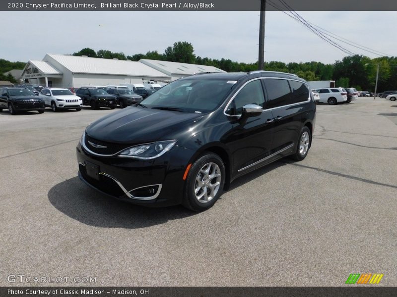 Brilliant Black Crystal Pearl / Alloy/Black 2020 Chrysler Pacifica Limited