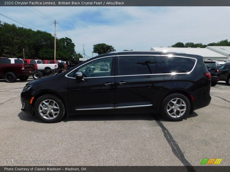 Brilliant Black Crystal Pearl / Alloy/Black 2020 Chrysler Pacifica Limited