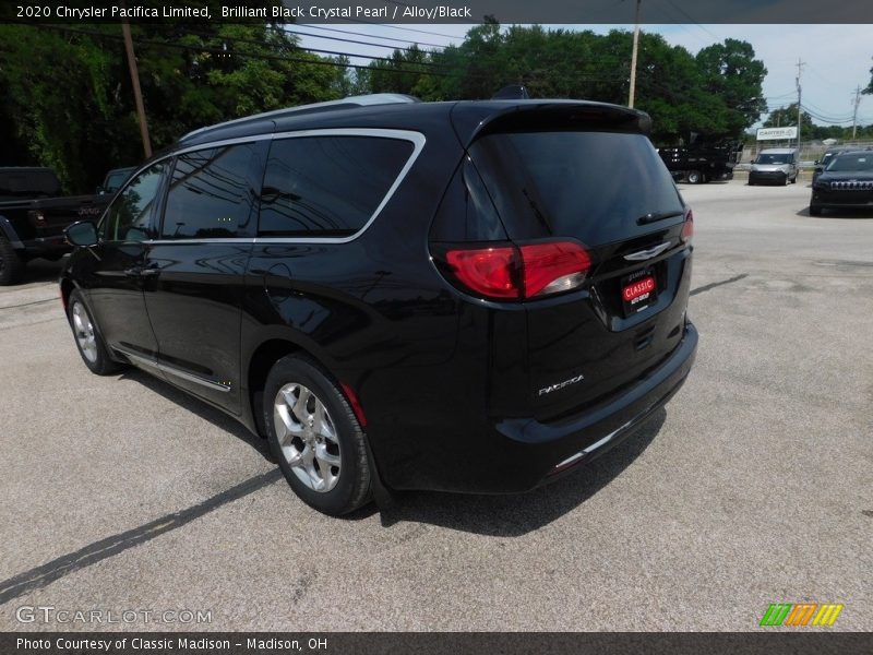 Brilliant Black Crystal Pearl / Alloy/Black 2020 Chrysler Pacifica Limited