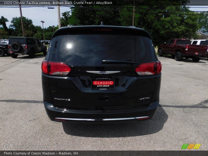 Brilliant Black Crystal Pearl / Alloy/Black 2020 Chrysler Pacifica Limited
