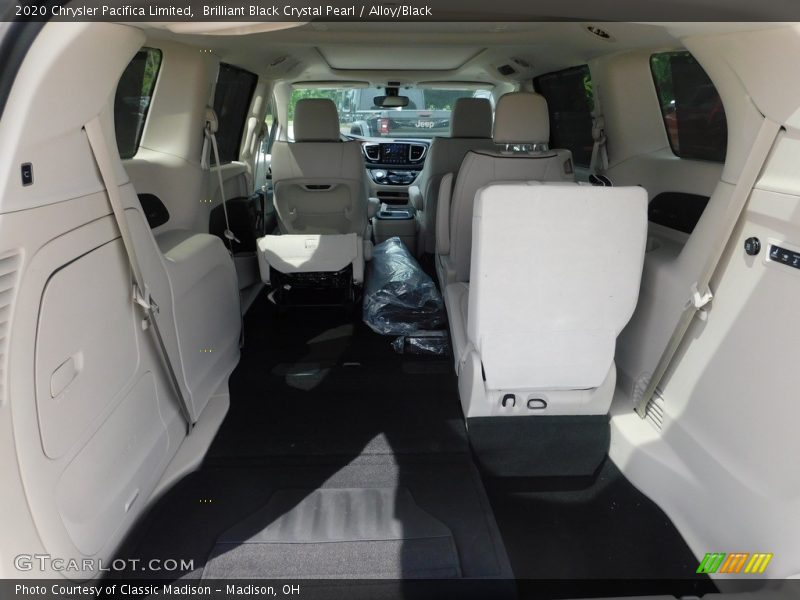 Brilliant Black Crystal Pearl / Alloy/Black 2020 Chrysler Pacifica Limited