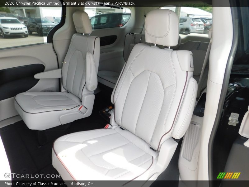 Brilliant Black Crystal Pearl / Alloy/Black 2020 Chrysler Pacifica Limited