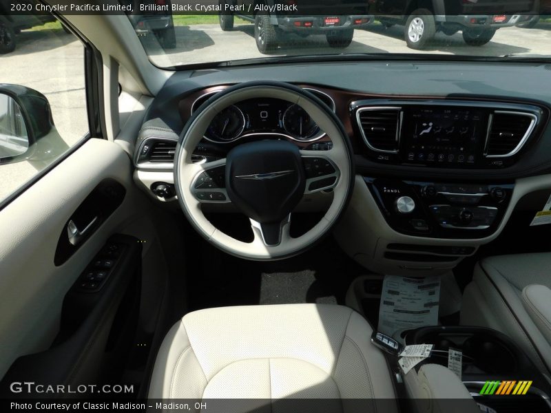 Brilliant Black Crystal Pearl / Alloy/Black 2020 Chrysler Pacifica Limited