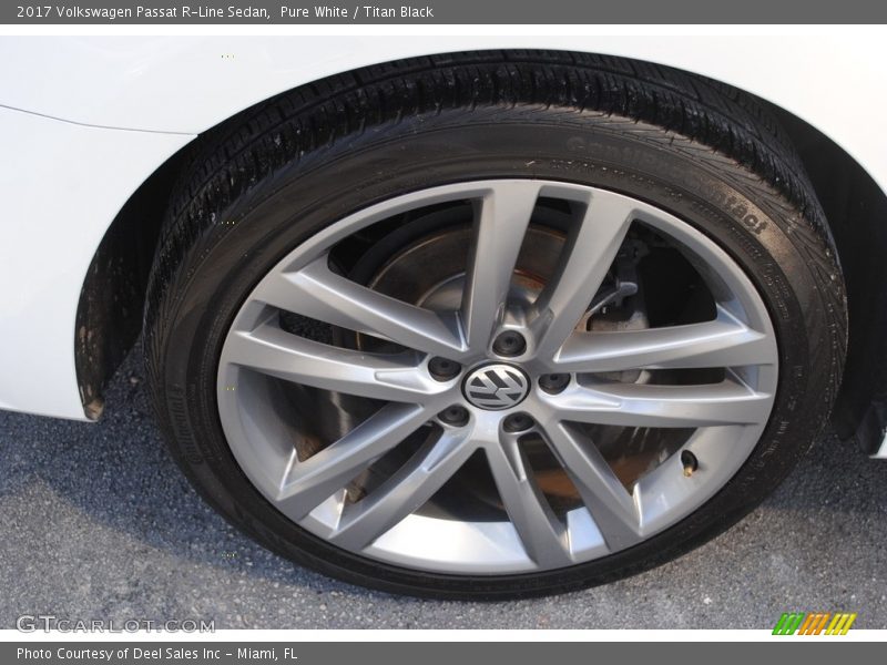Pure White / Titan Black 2017 Volkswagen Passat R-Line Sedan