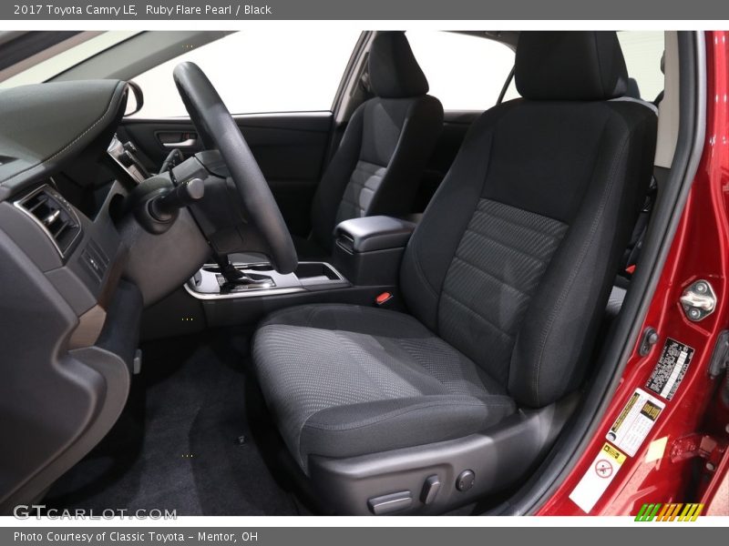 Ruby Flare Pearl / Black 2017 Toyota Camry LE