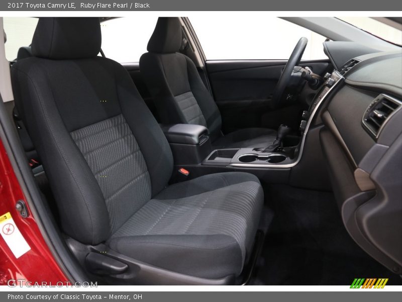 Ruby Flare Pearl / Black 2017 Toyota Camry LE