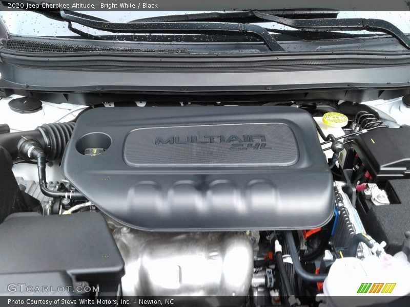 Bright White / Black 2020 Jeep Cherokee Altitude