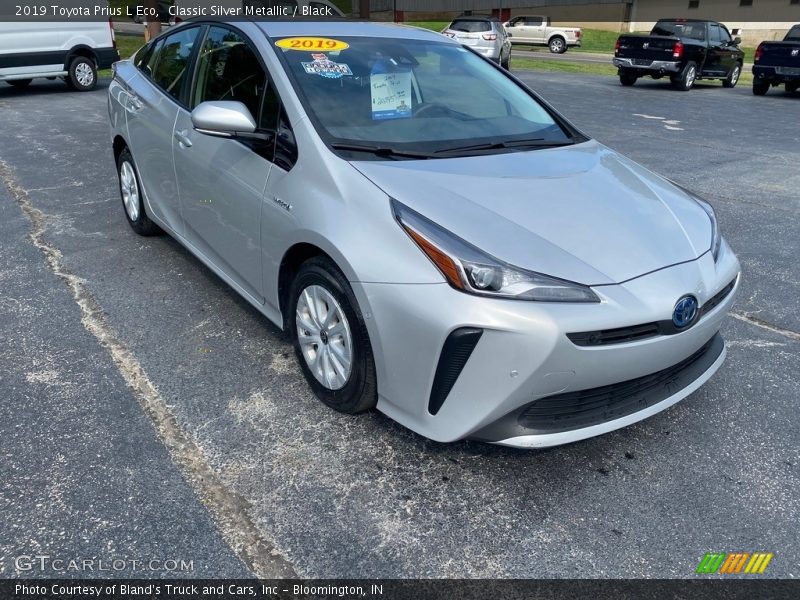 Front 3/4 View of 2019 Prius L Eco