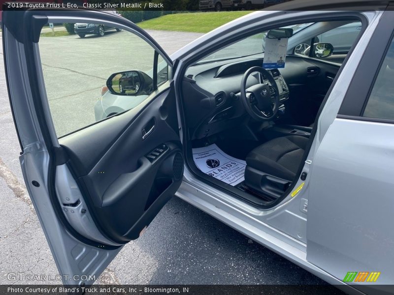 Classic Silver Metallic / Black 2019 Toyota Prius L Eco