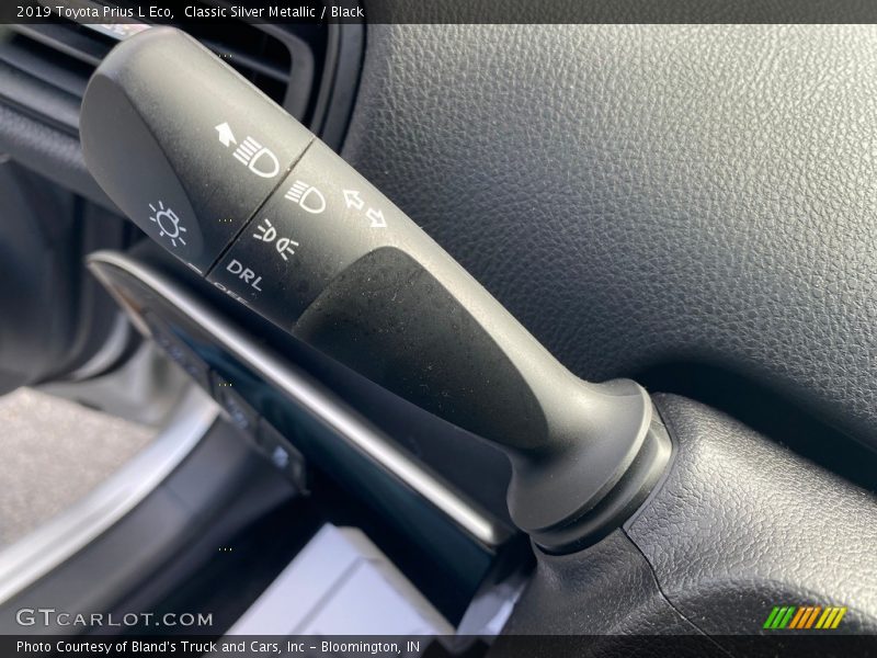 Classic Silver Metallic / Black 2019 Toyota Prius L Eco