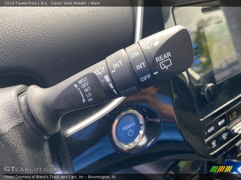 Classic Silver Metallic / Black 2019 Toyota Prius L Eco