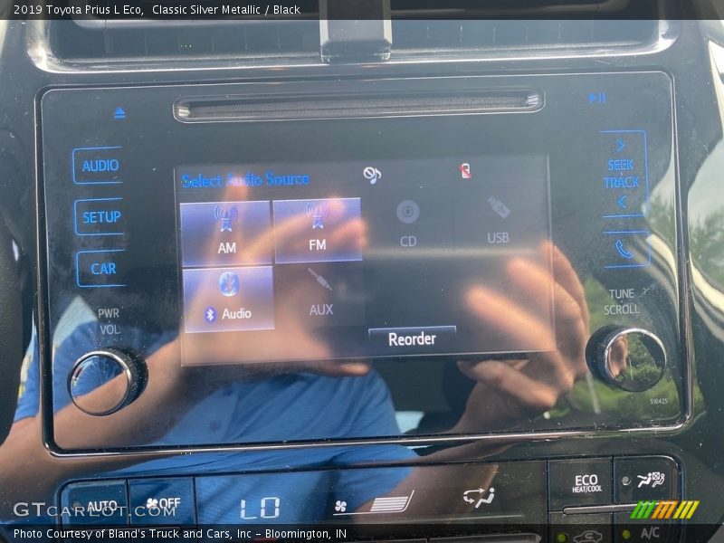 Classic Silver Metallic / Black 2019 Toyota Prius L Eco