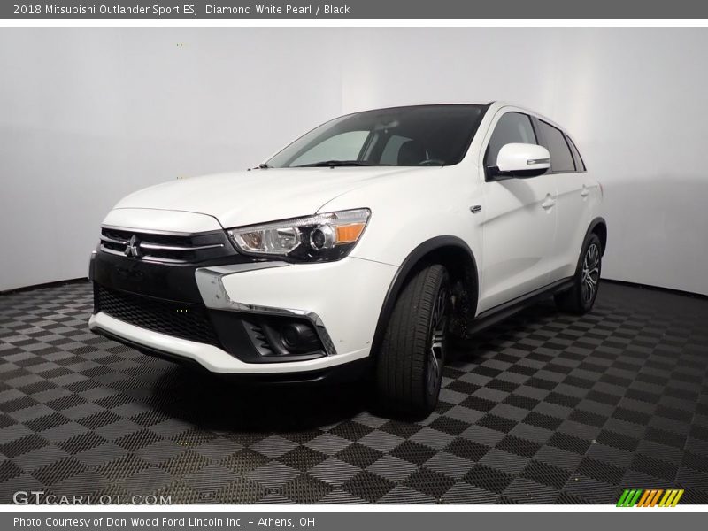Diamond White Pearl / Black 2018 Mitsubishi Outlander Sport ES