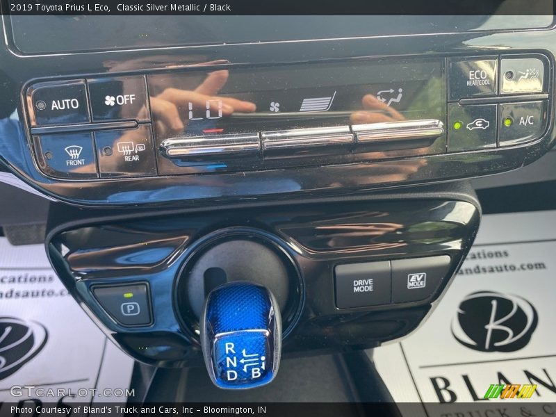 Classic Silver Metallic / Black 2019 Toyota Prius L Eco