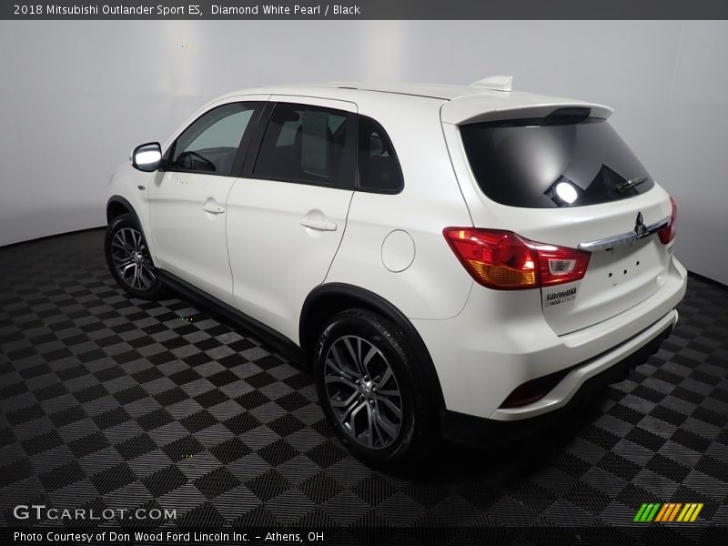 Diamond White Pearl / Black 2018 Mitsubishi Outlander Sport ES