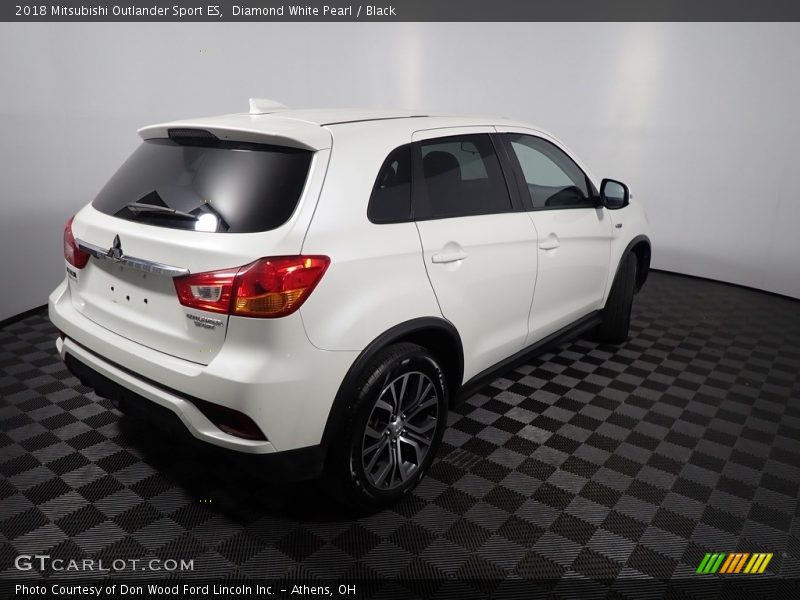 Diamond White Pearl / Black 2018 Mitsubishi Outlander Sport ES