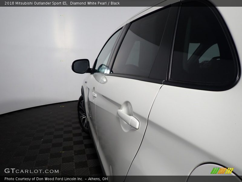 Diamond White Pearl / Black 2018 Mitsubishi Outlander Sport ES