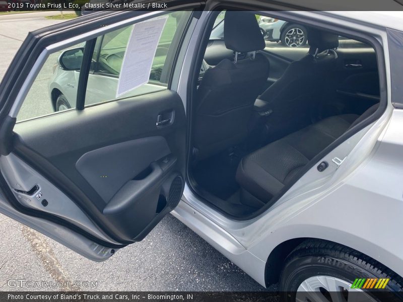 Classic Silver Metallic / Black 2019 Toyota Prius L Eco
