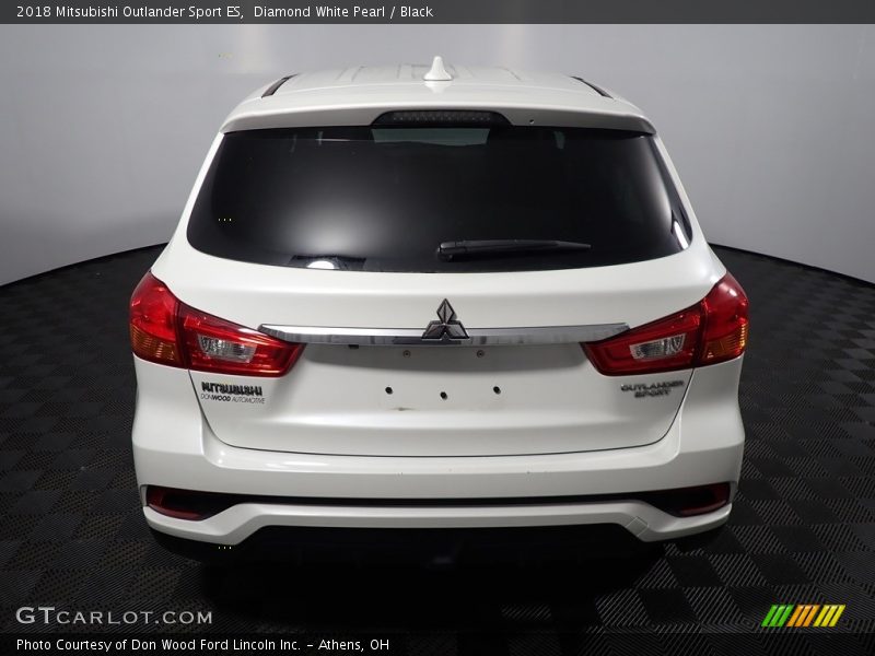 Diamond White Pearl / Black 2018 Mitsubishi Outlander Sport ES