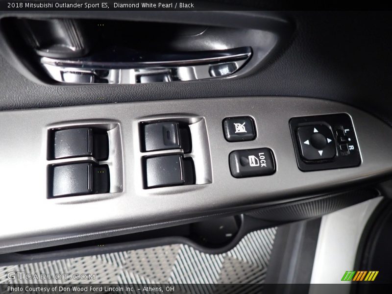 Diamond White Pearl / Black 2018 Mitsubishi Outlander Sport ES