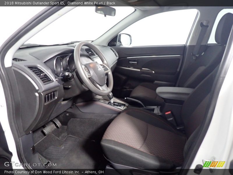 Diamond White Pearl / Black 2018 Mitsubishi Outlander Sport ES