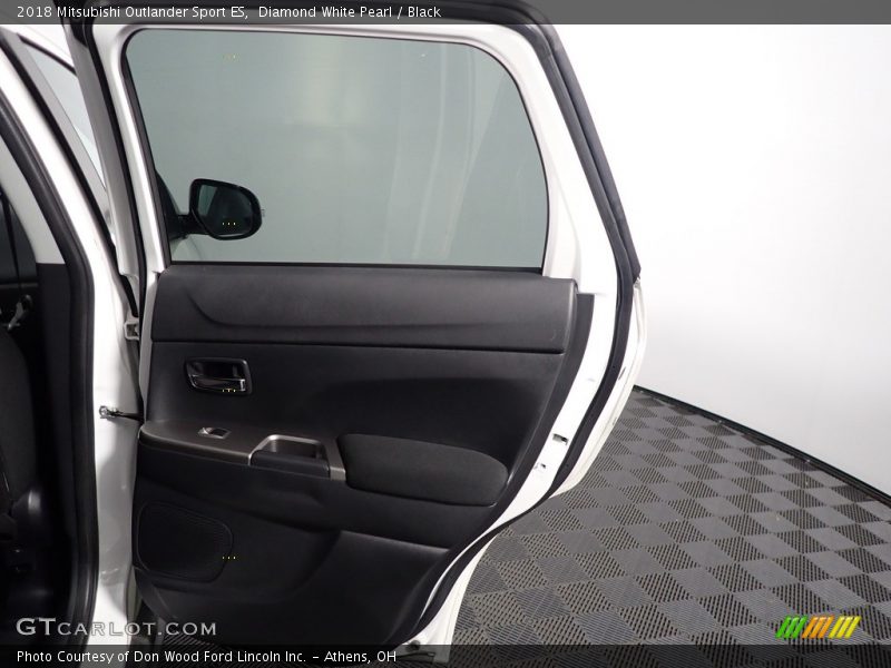 Diamond White Pearl / Black 2018 Mitsubishi Outlander Sport ES