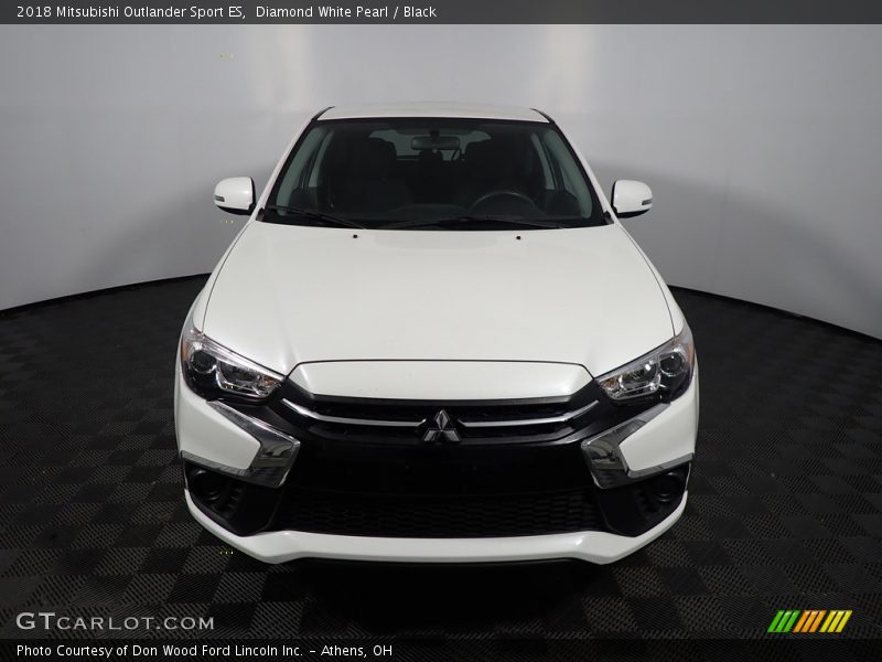 Diamond White Pearl / Black 2018 Mitsubishi Outlander Sport ES