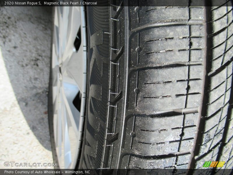 Magnetic Black Pearl / Charcoal 2020 Nissan Rogue S