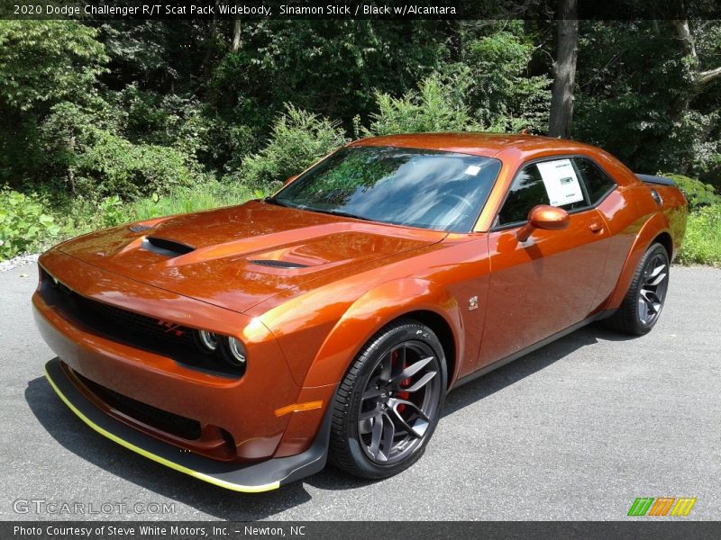 Front 3/4 View of 2020 Challenger R/T Scat Pack Widebody