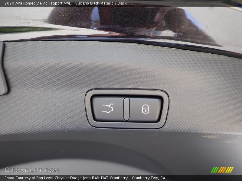 Vulcano Black Metallic / Black 2020 Alfa Romeo Stelvio TI Sport AWD