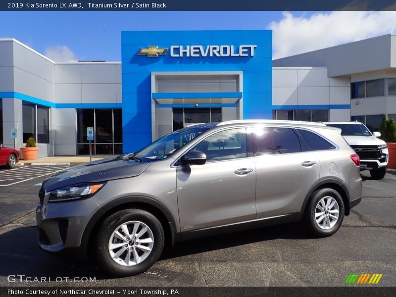 Titanium Silver / Satin Black 2019 Kia Sorento LX AWD