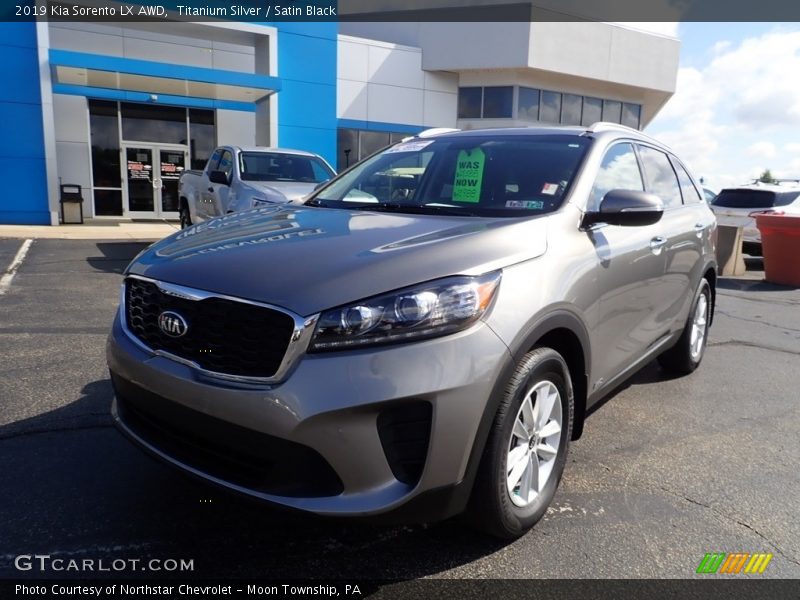 Titanium Silver / Satin Black 2019 Kia Sorento LX AWD