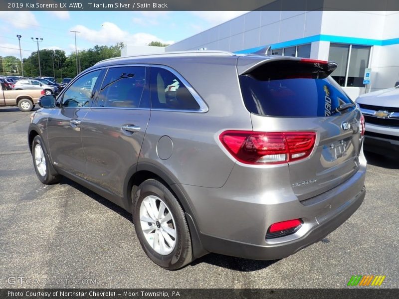 Titanium Silver / Satin Black 2019 Kia Sorento LX AWD