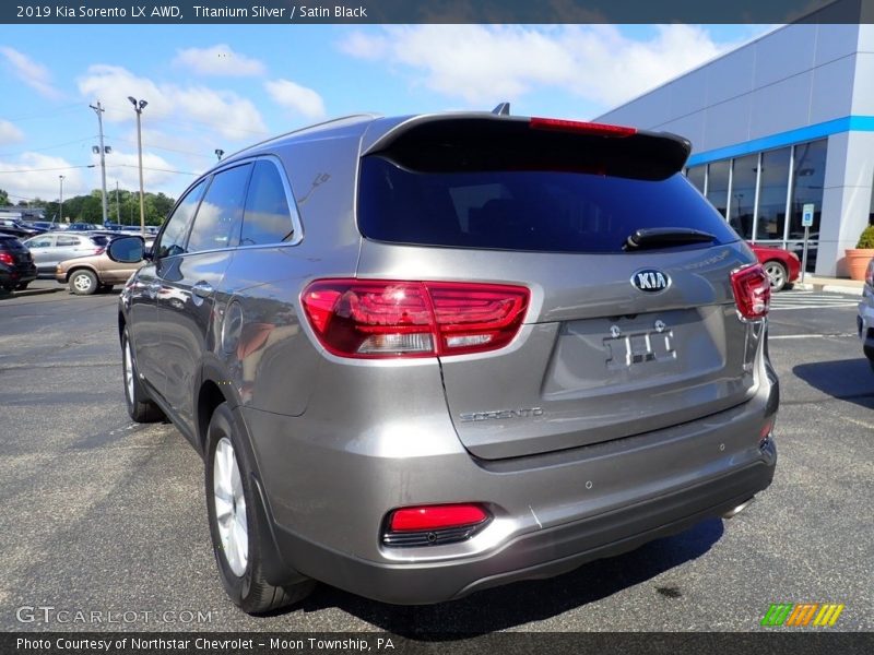Titanium Silver / Satin Black 2019 Kia Sorento LX AWD