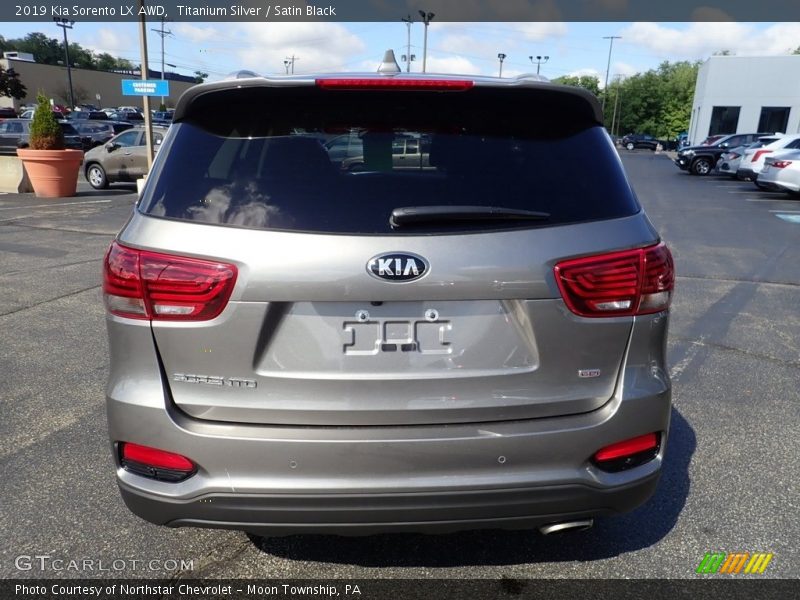 Titanium Silver / Satin Black 2019 Kia Sorento LX AWD