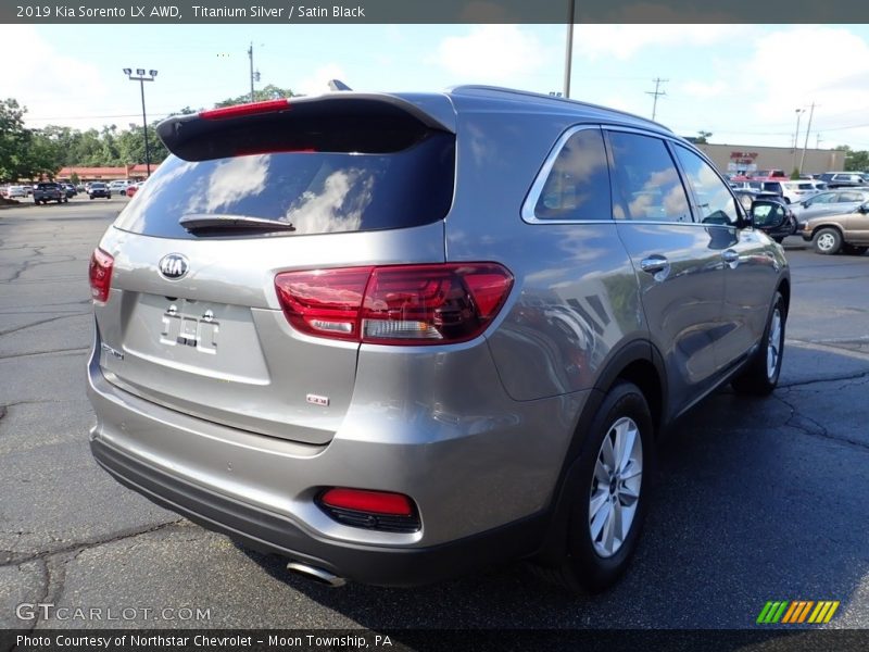 Titanium Silver / Satin Black 2019 Kia Sorento LX AWD