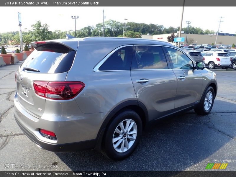 Titanium Silver / Satin Black 2019 Kia Sorento LX AWD