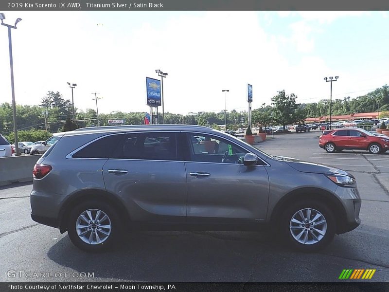 Titanium Silver / Satin Black 2019 Kia Sorento LX AWD