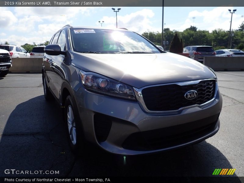 Titanium Silver / Satin Black 2019 Kia Sorento LX AWD